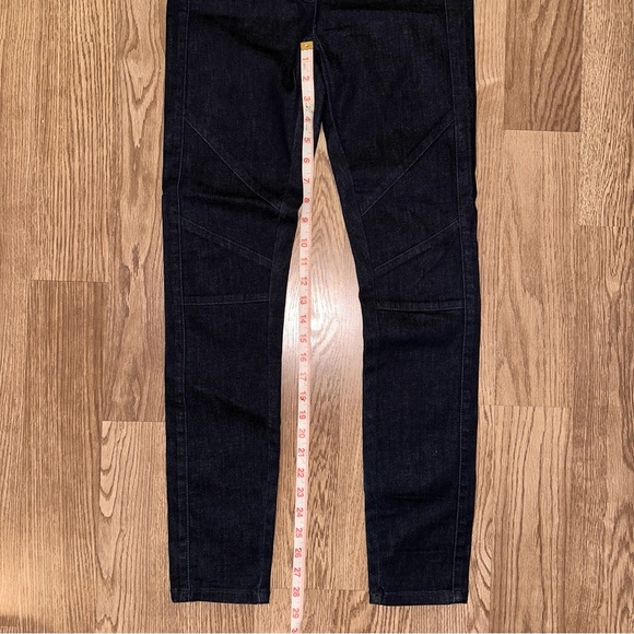 BCBG MaxAzria Soft & Stretchy Lightweight Capri Jean-look Legging - Picture 8 of 8